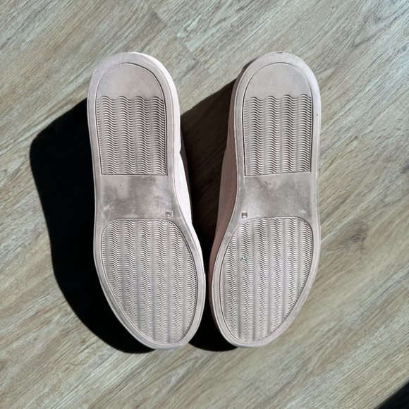 Common Projects | Women Achilles Sneakers | Color: Pink suede | Size: 9 - Picture 5 of 6